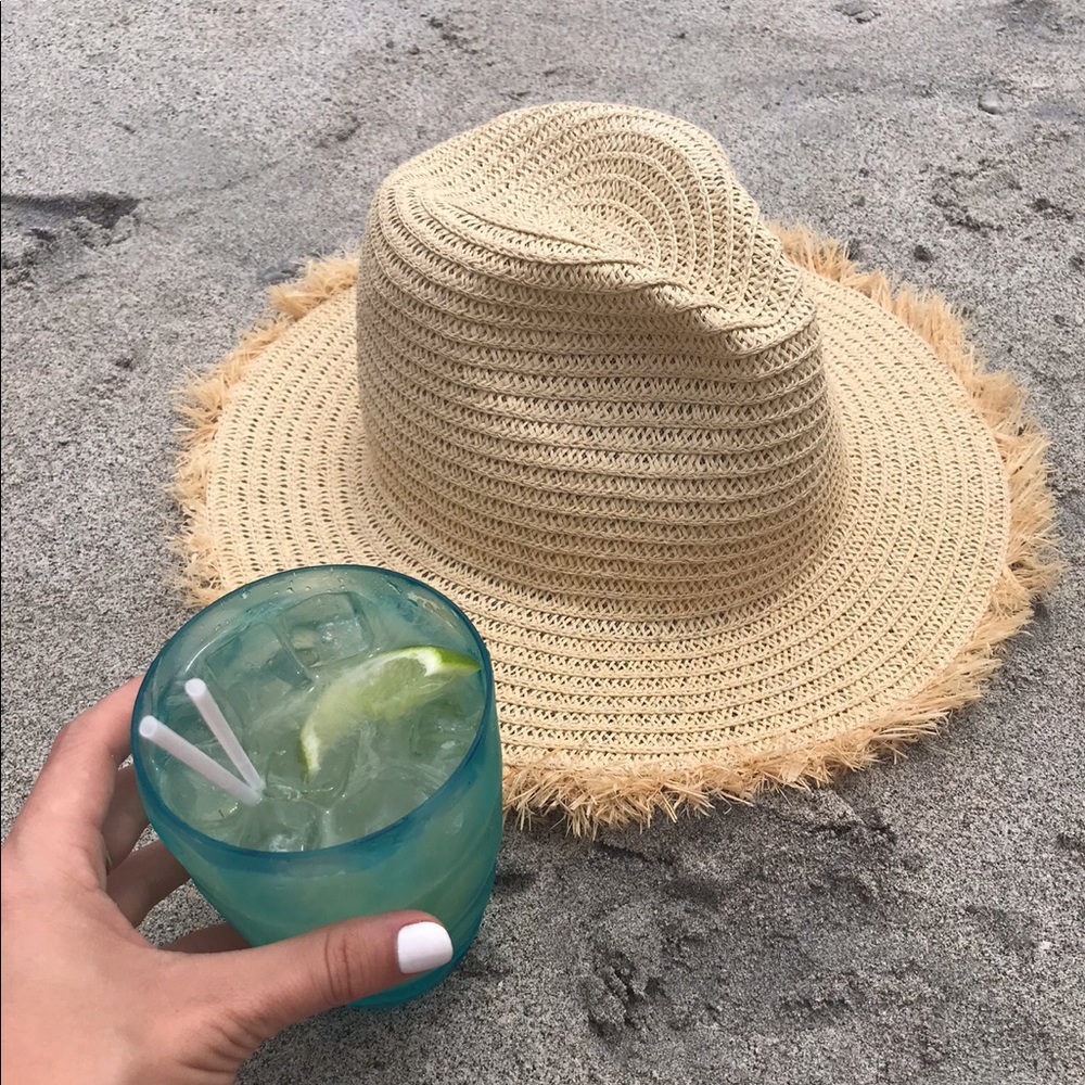 Straw Hat 👒 - Picture 2 of 2